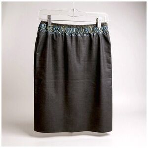 Carlisle Women’s Elegant Wool Gray Skirt w/ Embroidered Waist. Gray. Size 4.